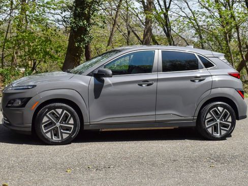 Used 2023 Hyundai Kona SE w/ Cargo Package FWD image 3