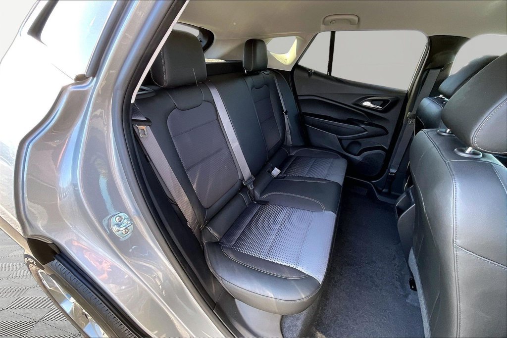 Used 2025 Chevrolet Trax LT w/ Driver Confidence Package FWD image 27