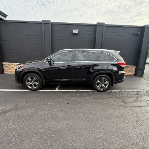 Used 2017 Toyota Highlander Limited Platinum AWD/4WD image 3