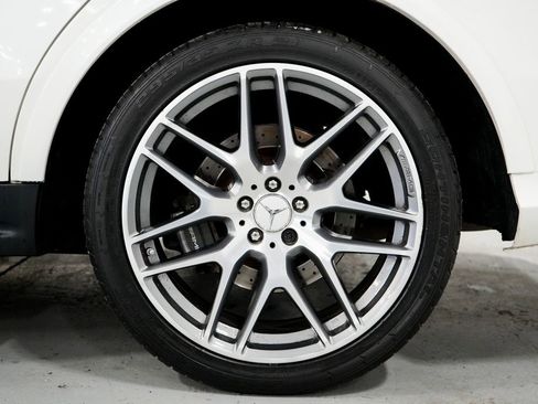 Used 2018 Mercedes-Benz GLE 63 AMG 4MATIC w/ Premium 3 Package image 25