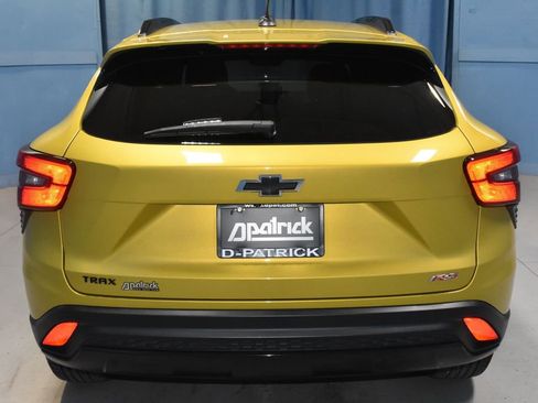 Used 2024 Chevrolet Trax RS w/ Sunroof Package FWD image 31