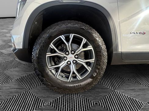 Used 2024 GMC Acadia AT4 w/ Luxury Package image 9