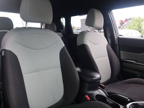 Used 2018 Kia Soul FWD image 33