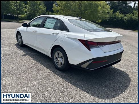 New 2026 Hyundai Elantra SE FWD image 5