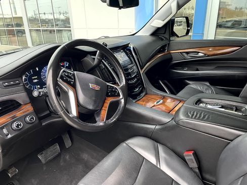 Used 2017 Cadillac Escalade Luxury image 13
