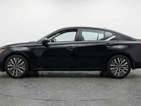 Used 2025 Nissan Altima 2.5 SV image 5
