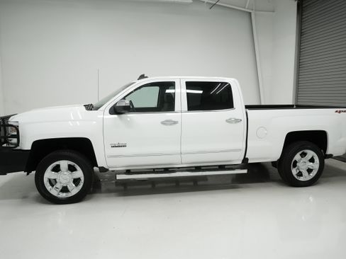 Used 2018 Chevrolet Silverado 1500 LTZ w/ Texas Edition image 6