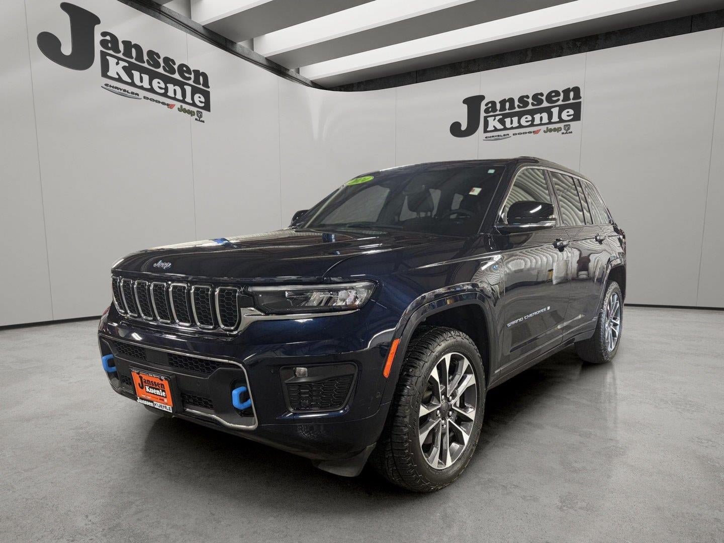 Used 2024 Jeep Grand Cherokee Overland w/ Trailer Tow Package AWD/4WD image 5