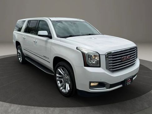 Used 2017 GMC Yukon XL SLT w/ Premium Edition AWD/4WD image 5