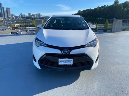 Used 2017 Toyota Corolla LE w/ Carpet Mat Package (TMS) FWD image 3