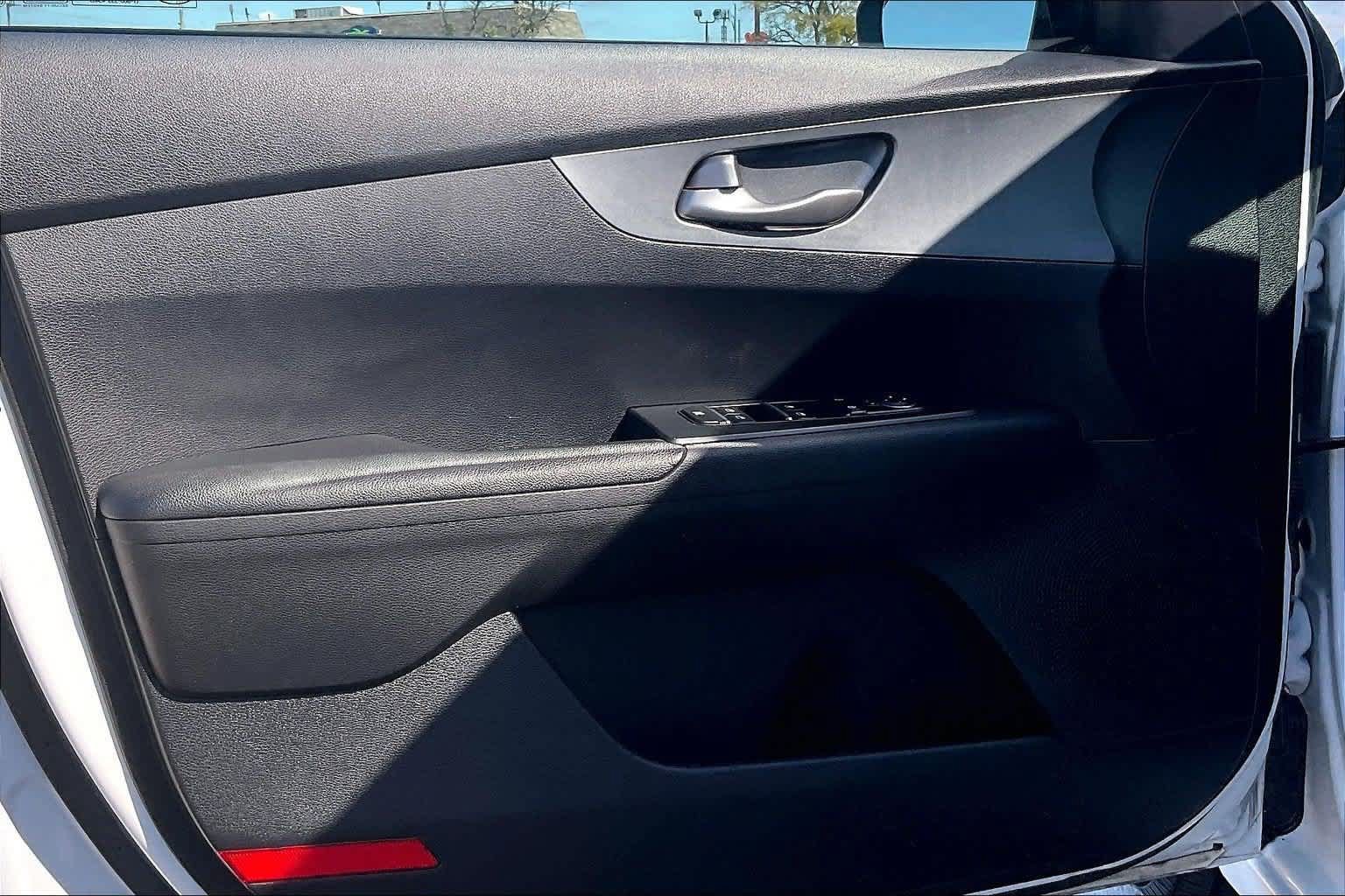 Used 2021 Kia Forte LXS FWD image 25