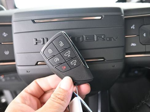 New 2025 GMC Hummer EV 2X image 38