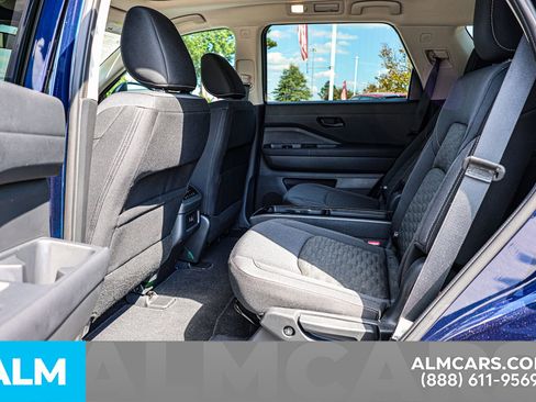 Used 2024 Nissan Pathfinder SV w/ SV Premium Package image 19