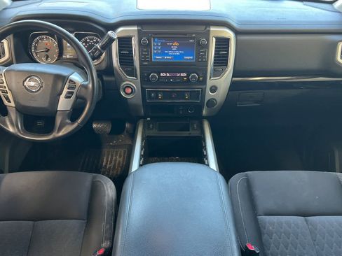 Used 2018 Nissan Titan SV w/ SV Convenience Package RWD image 4