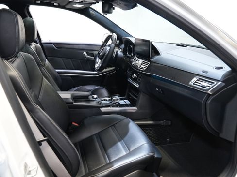 Used 2014 Mercedes-Benz E 63 AMG S-Model w/ Driver Assistance Package image 37