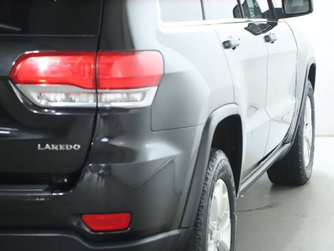 Used 2014 Jeep Grand Cherokee Laredo w/ 18" Wheel & 8.4" Radio Group AWD/4WD image 40