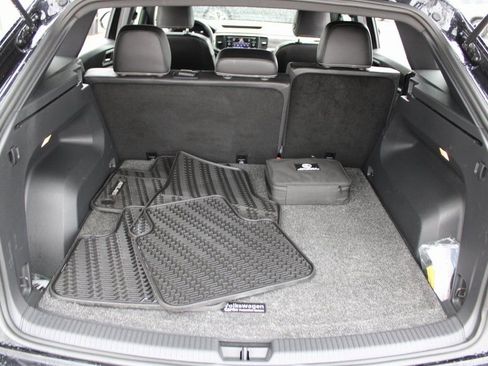 Certified 2023 Volkswagen Atlas Cross Sport SE image 29