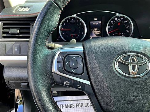Used 2017 Toyota Camry SE image 18