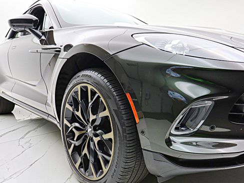 Used 2021 Aston Martin DBX AWD/4WD image 23