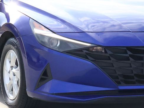 Used 2023 Hyundai Elantra SE w/ Preferred Accessory Package image 7