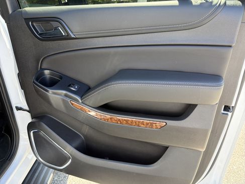Used 2019 Chevrolet Suburban Premier image 33