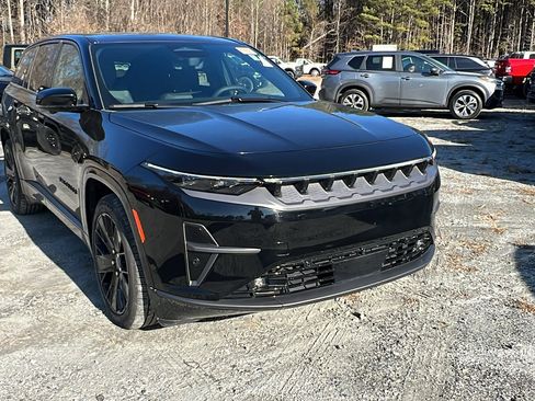 Used 2024 Jeep Wagoneer Launch Edition image 5