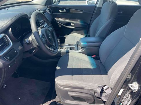 Used 2017 Kia Sorento AWD image 5