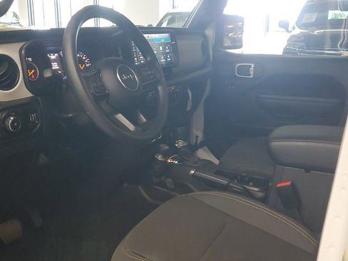 Used 2025 Jeep Wrangler Sport image 18