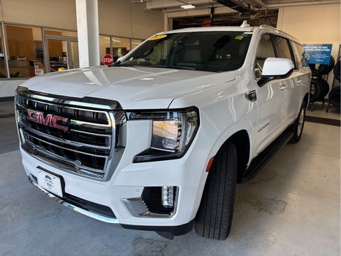 Used 2023 GMC Yukon XL SLT AWD/4WD image 4