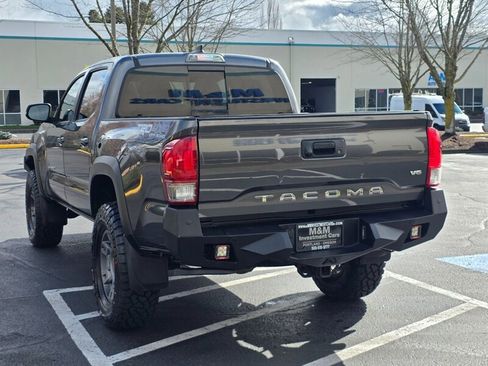 Used 2017 Toyota Tacoma TRD Off-Road w/ Premium & Technology Package image 7