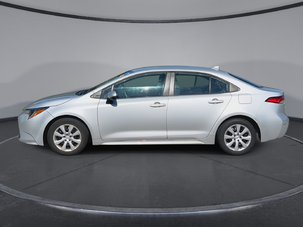 Used 2023 Toyota Corolla LE FWD image 5