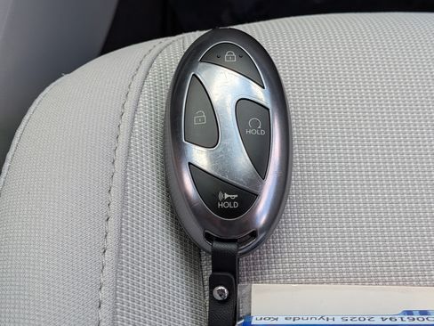 Used 2025 Hyundai Kona SEL FWD image 34