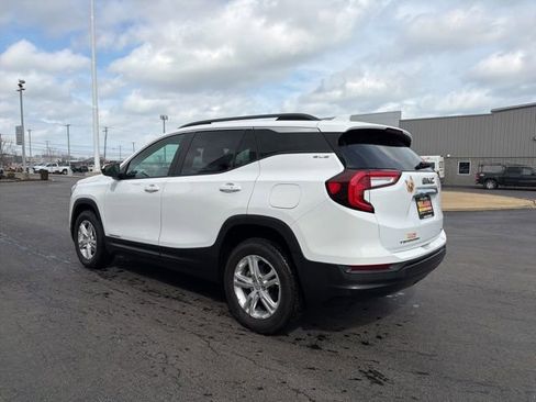 Used 2024 GMC Terrain SLE w/ Driver Convenience Package image 5