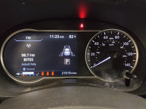 Used 2025 Nissan Versa SV FWD image 23