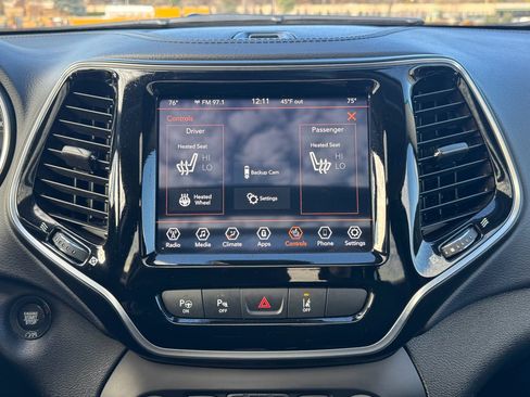 Used 2021 Jeep Cherokee Limited image 17