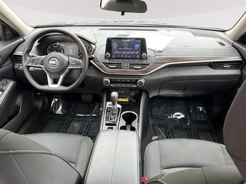 Used 2024 Nissan Altima 2.5 SV AWD/4WD image 10