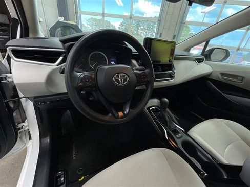 Used 2022 Toyota Corolla LE FWD image 13