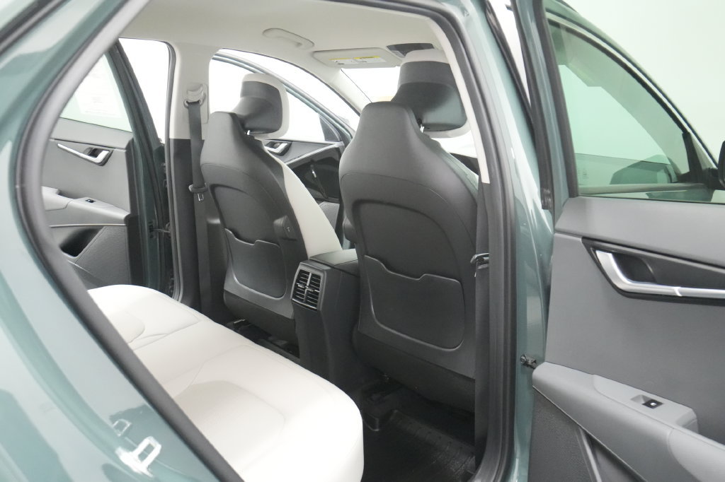 Used 2023 Kia Niro EX FWD image 23