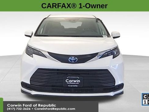 Used 2024 Toyota Sienna LE image 2