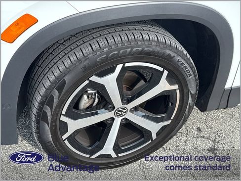 Used 2025 Volkswagen Tiguan SE FWD image 12