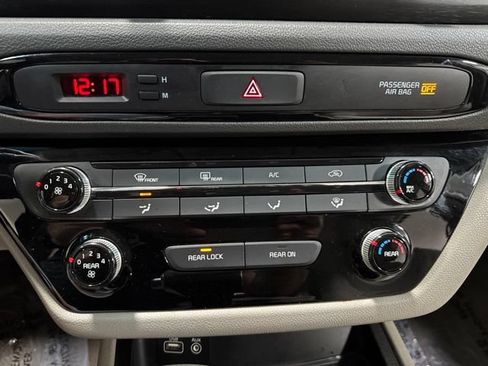 Used 2018 Kia Sedona L FWD image 20