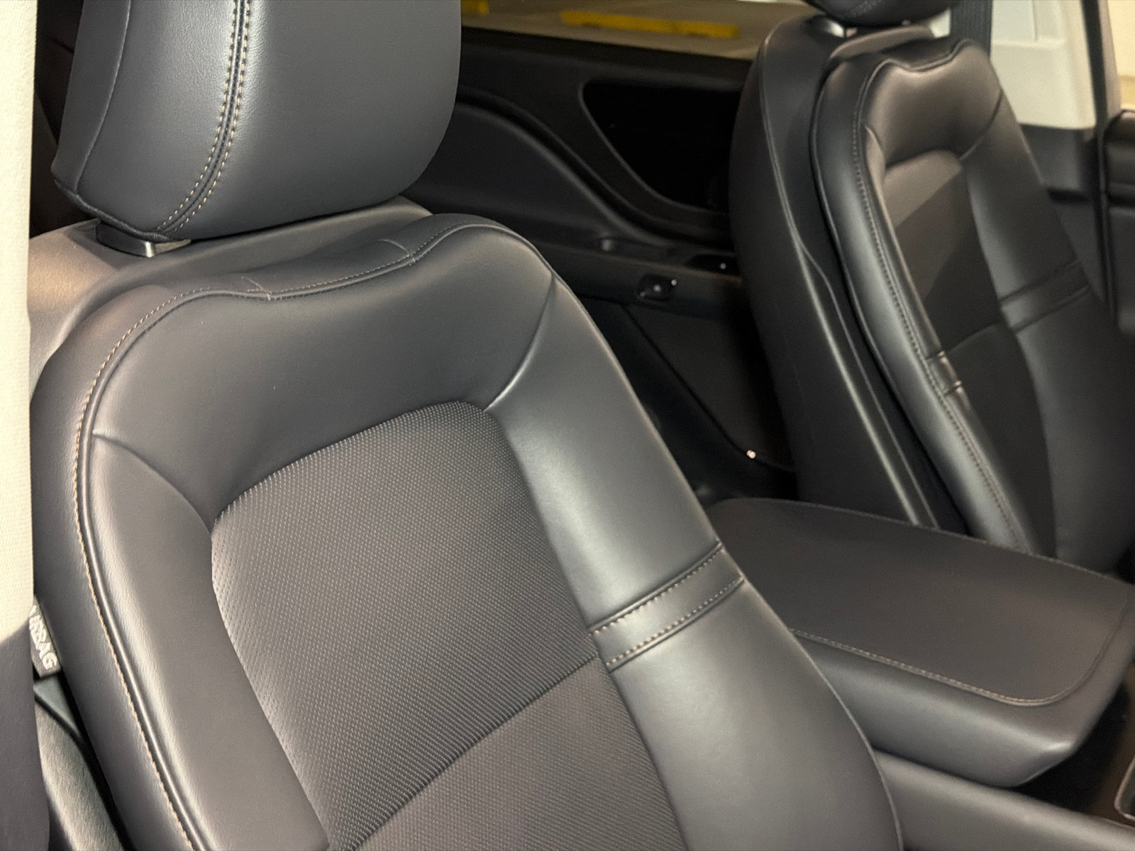 New 2027 Lincoln Aviator AWD image 11