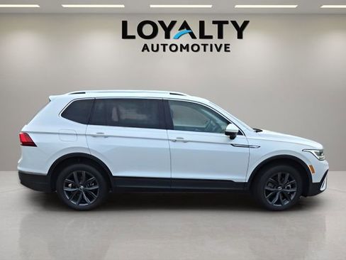 Used 2023 Volkswagen Tiguan SE w/ Panoramic Sunroof Package image 6