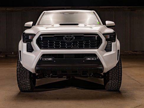Used 2024 Toyota Tacoma TRD Sport w/ TRD Sport Upgrade Package AWD/4WD image 2