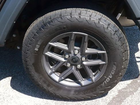 Used 2025 Jeep Wrangler Unlimited Sport AWD/4WD image 9