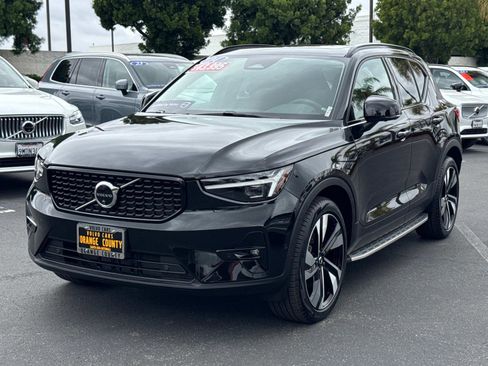 Certified 2024 Volvo XC40 B5 Ultimate w/ Protection Package Premier image 8