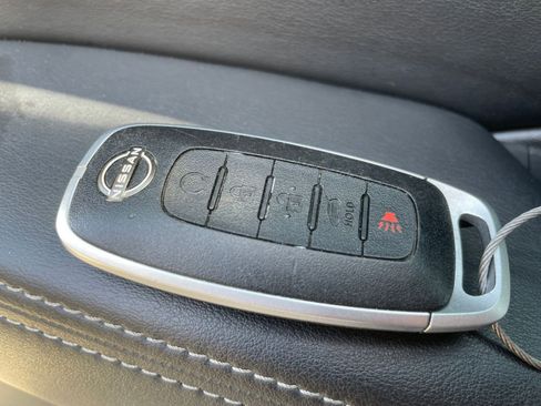 Used 2025 Nissan Rogue SV image 28