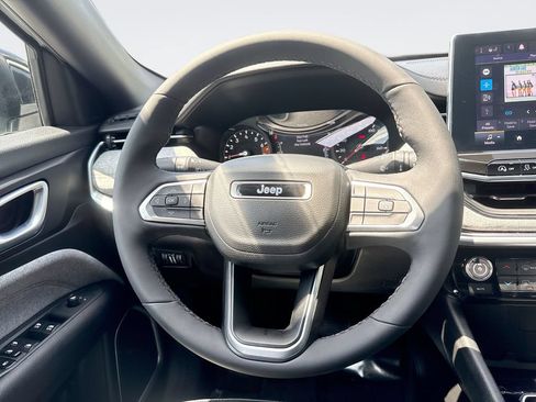 Used 2023 Jeep Compass Latitude AWD/4WD image 11