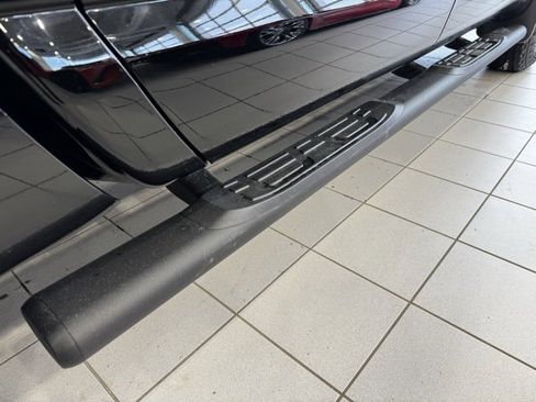 Used 2020 Nissan Titan SV image 37