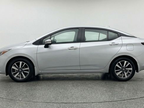 Used 2025 Nissan Versa SV image 5